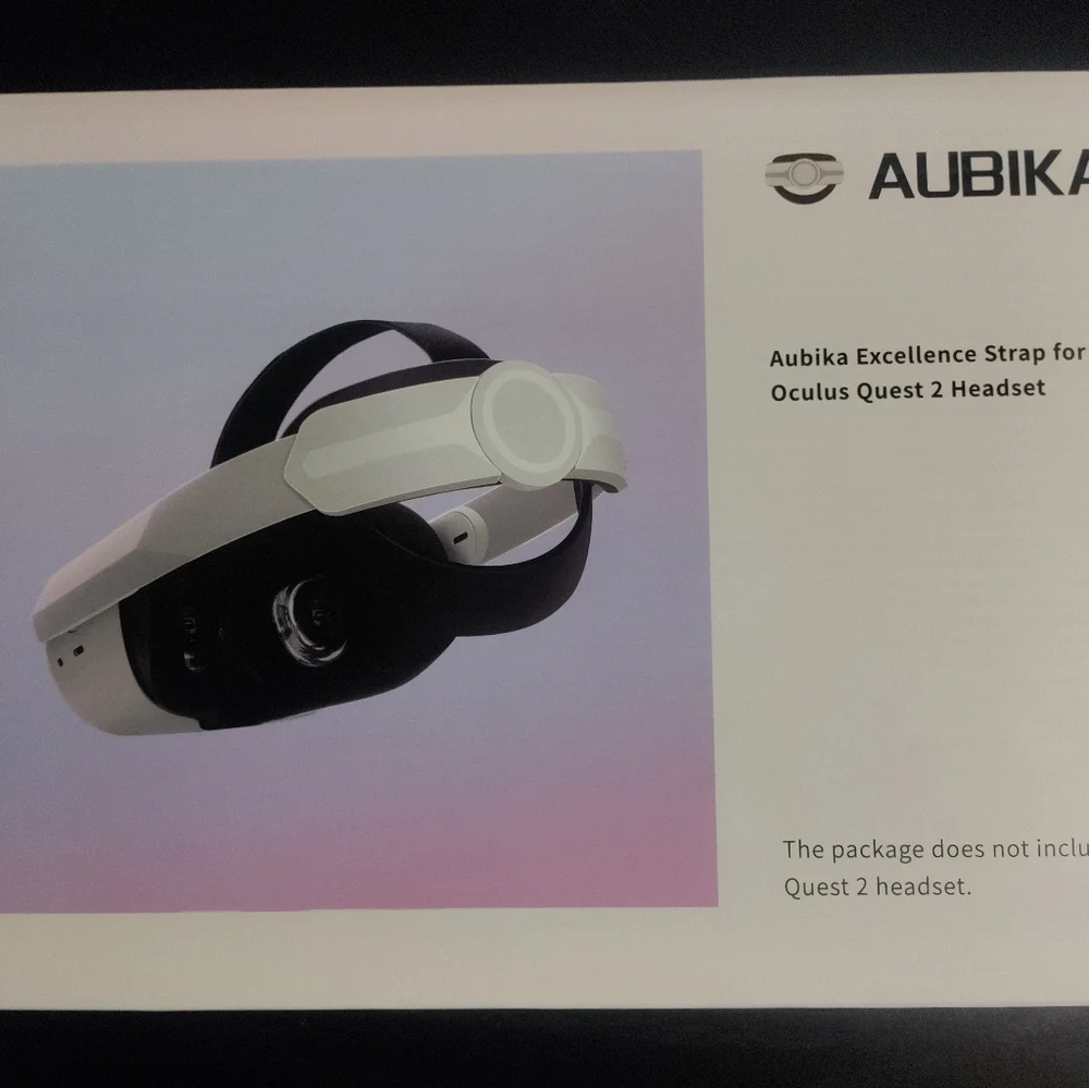 Oculus quest 2 (128 GB Ver.) With travel case and additional head strap.